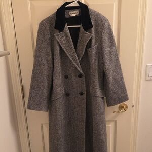Vintage Classic Herringbone Trench Coat with Black Collar